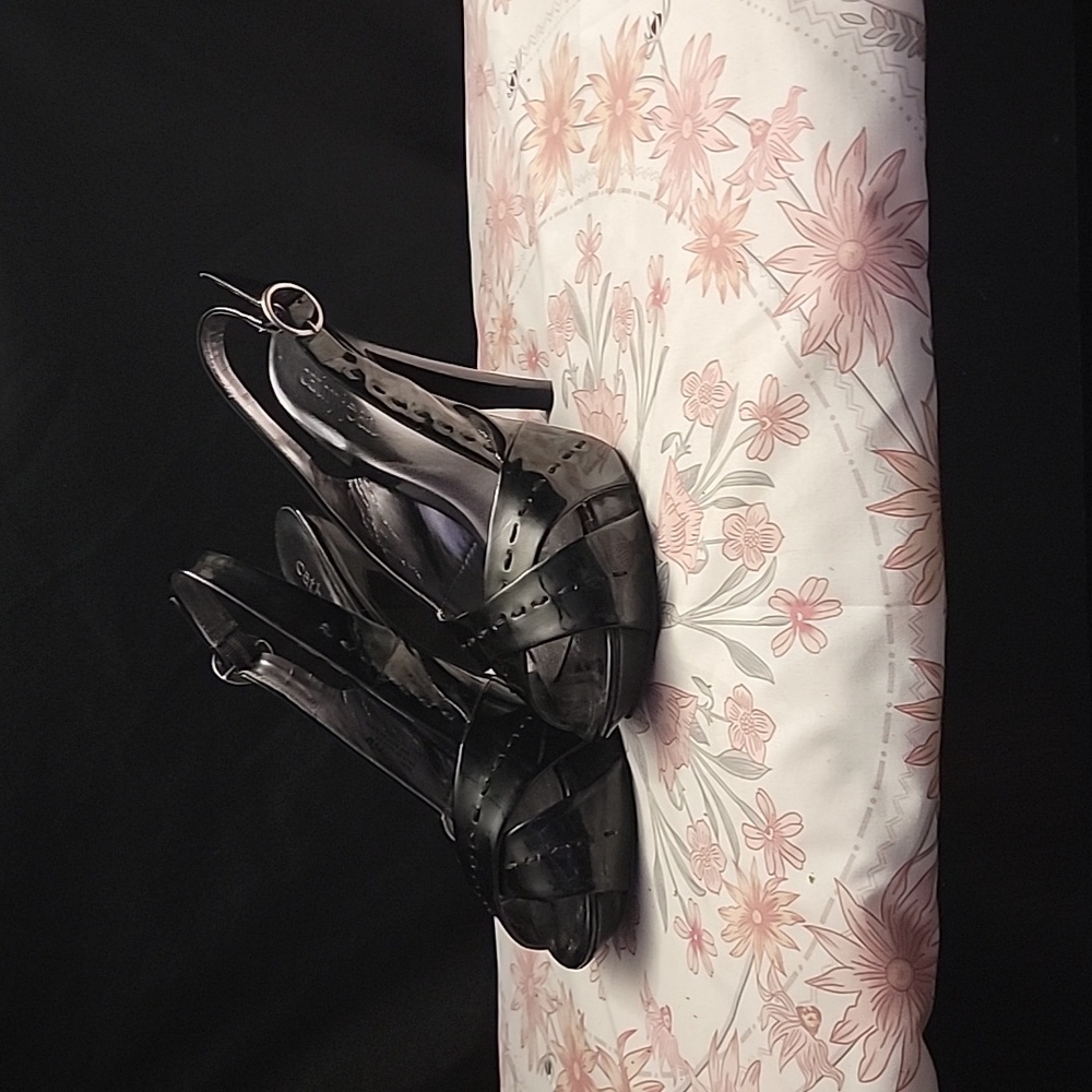 Black heals - Picture 3 of 5